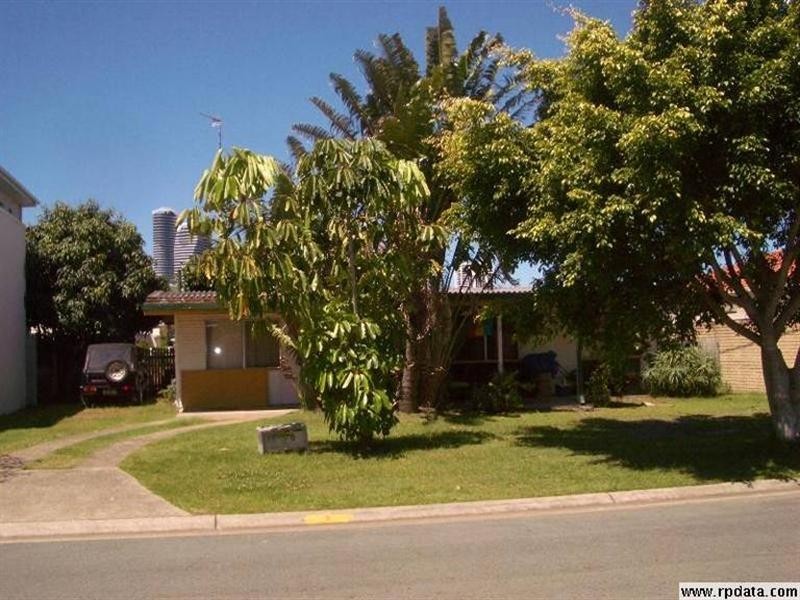 8 Coral Gables Key, Broadbeach Waters QLD 4218