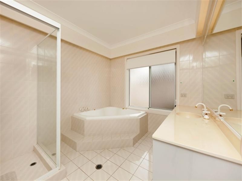 37 Charolais Crescent, Benowa QLD 4217