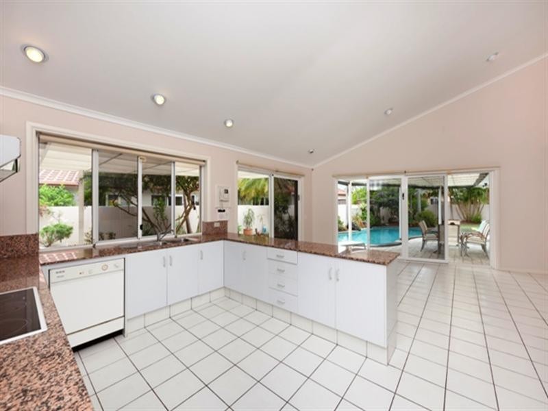 37 Charolais Crescent, Benowa QLD 4217