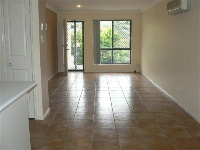 8/31 Archipelago Street, Pacific Pines QLD 4211