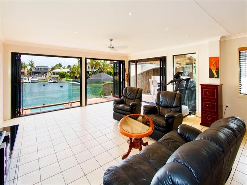 30 Tosti Street, Sorrento QLD 4217