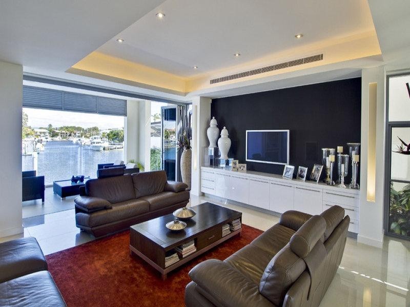 8 Shearwater Esplanade, Runaway Bay QLD 4216