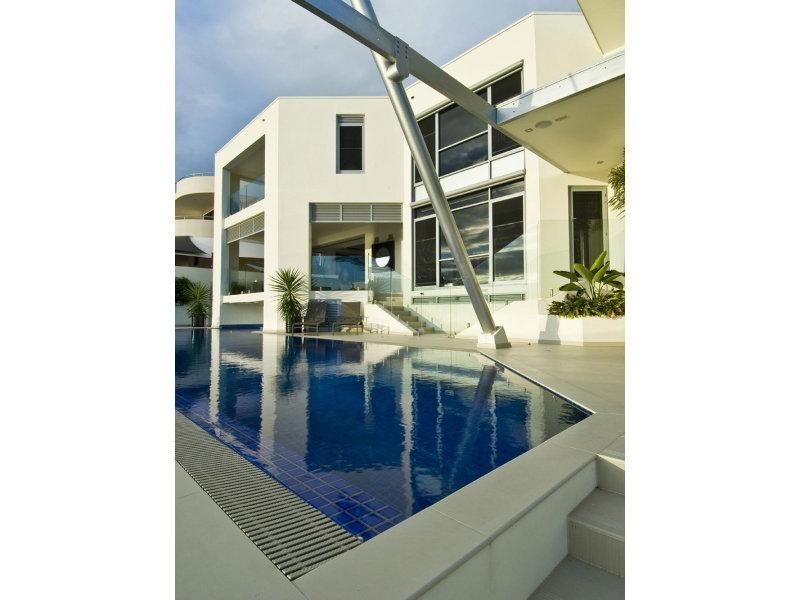 8 Shearwater Esplanade, Runaway Bay QLD 4216