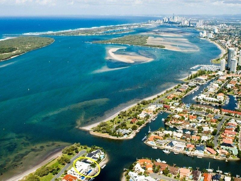 8 Shearwater Esplanade, Runaway Bay QLD 4216