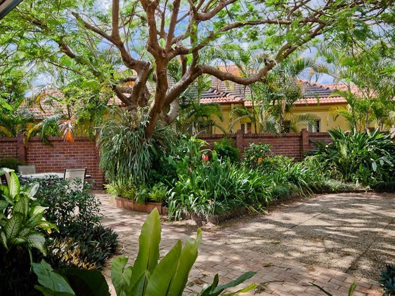 23 Montserrat Court, Clear Island Waters QLD 4226