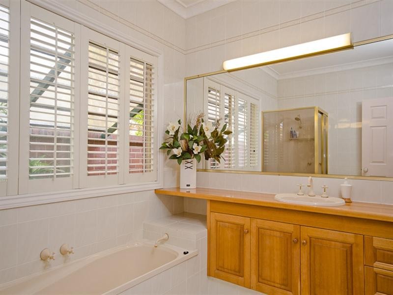 23 Montserrat Court, Clear Island Waters QLD 4226