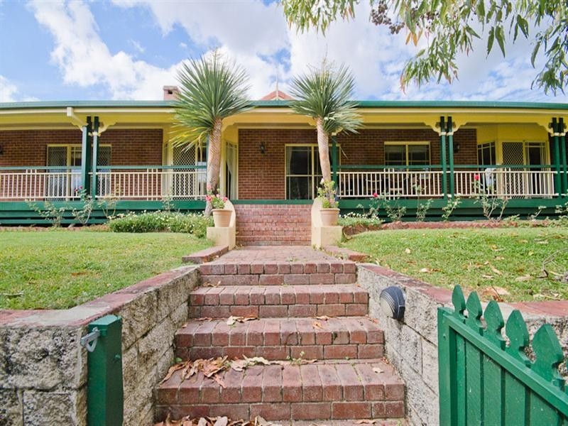 23 Montserrat Court, Clear Island Waters QLD 4226