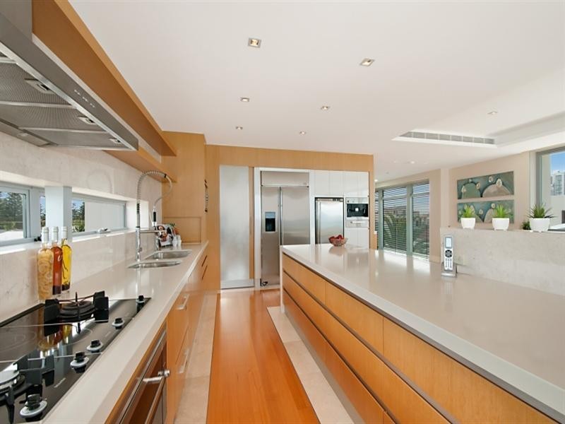 2/203 Hedges Avenue, Mermaid Beach QLD 4218