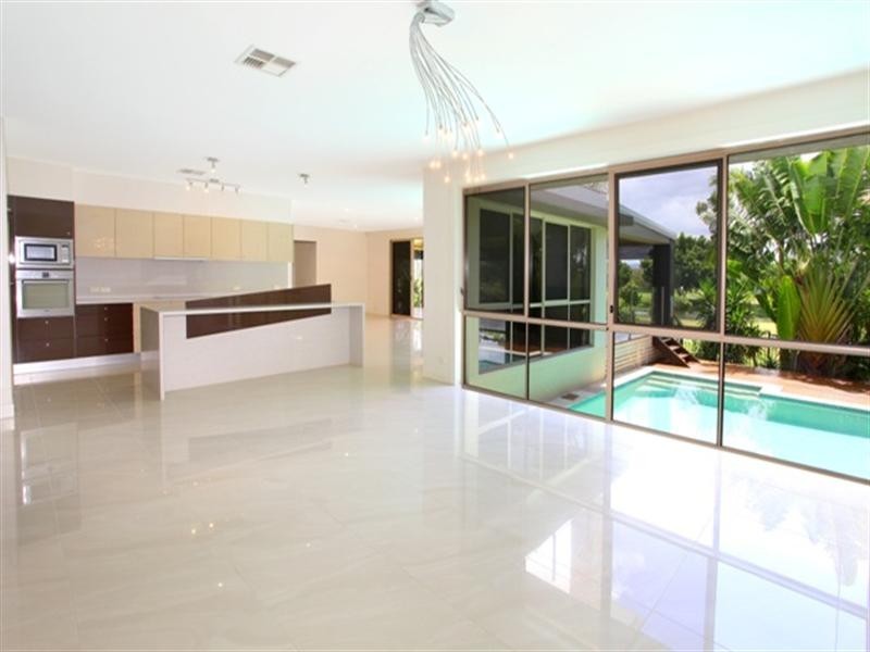 1021 Lakeview Terrace, Benowa QLD 4217