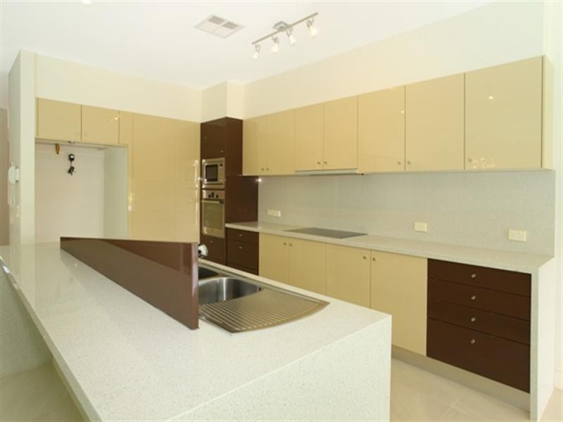 1021 Lakeview Terrace, Benowa QLD 4217