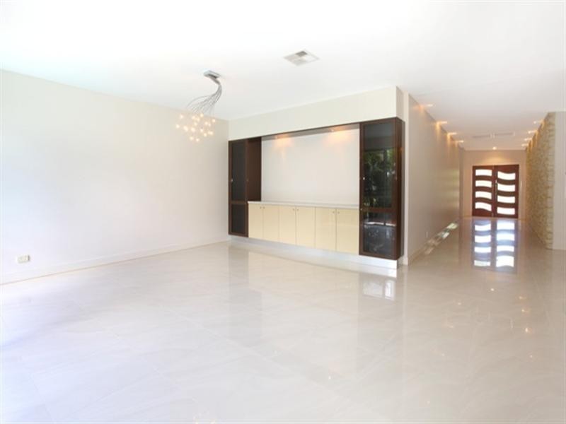 1021 Lakeview Terrace, Benowa QLD 4217