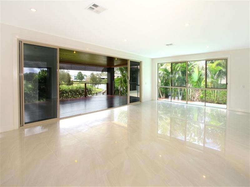 1021 Lakeview Terrace, Benowa QLD 4217