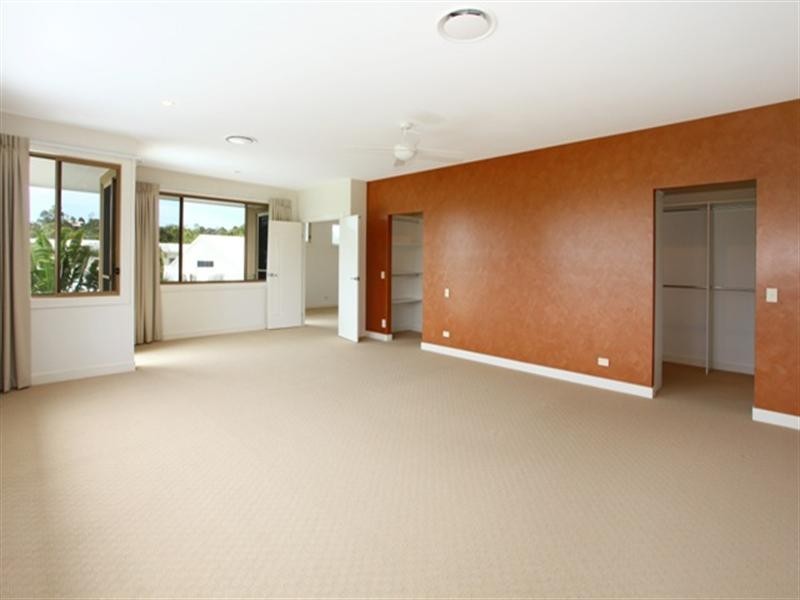 1021 Lakeview Terrace, Benowa QLD 4217