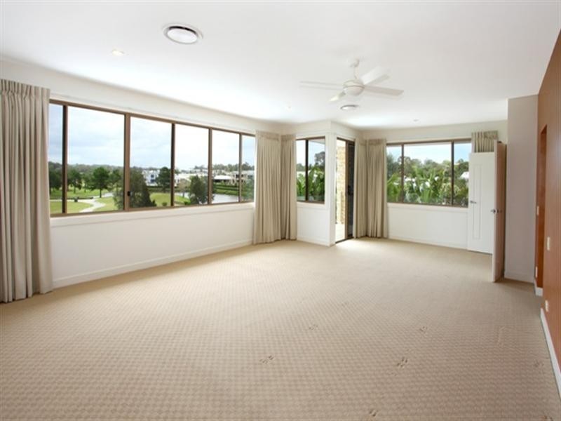 1021 Lakeview Terrace, Benowa QLD 4217