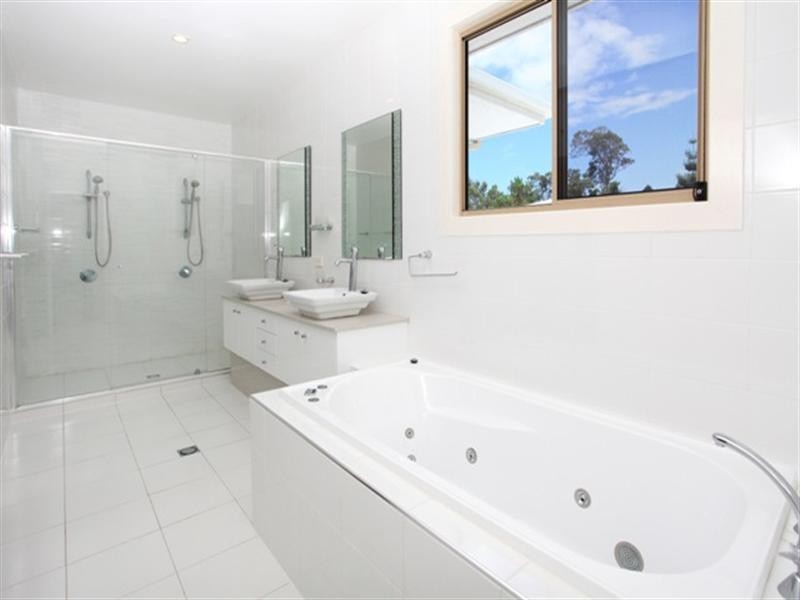 1021 Lakeview Terrace, Benowa QLD 4217