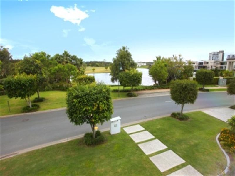 52 Lakelands Drive, Merrimac QLD 4226