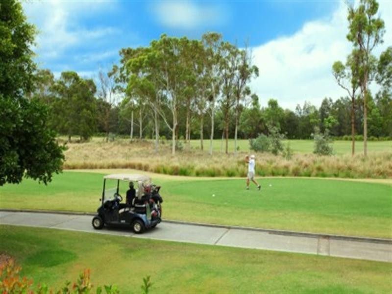 52 Lakelands Drive, Merrimac QLD 4226