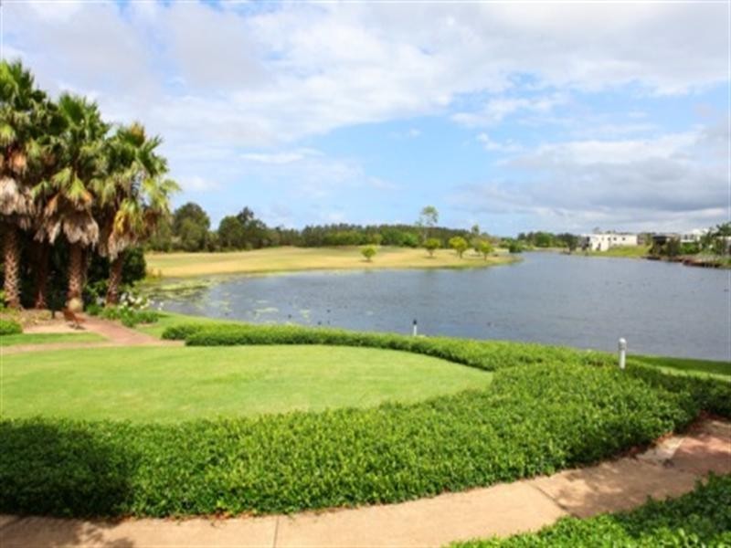 52 Lakelands Drive, Merrimac QLD 4226