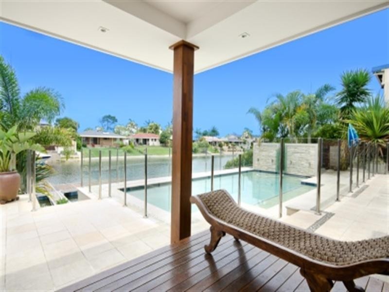 14 Bombala Street, Broadbeach Waters QLD 4218
