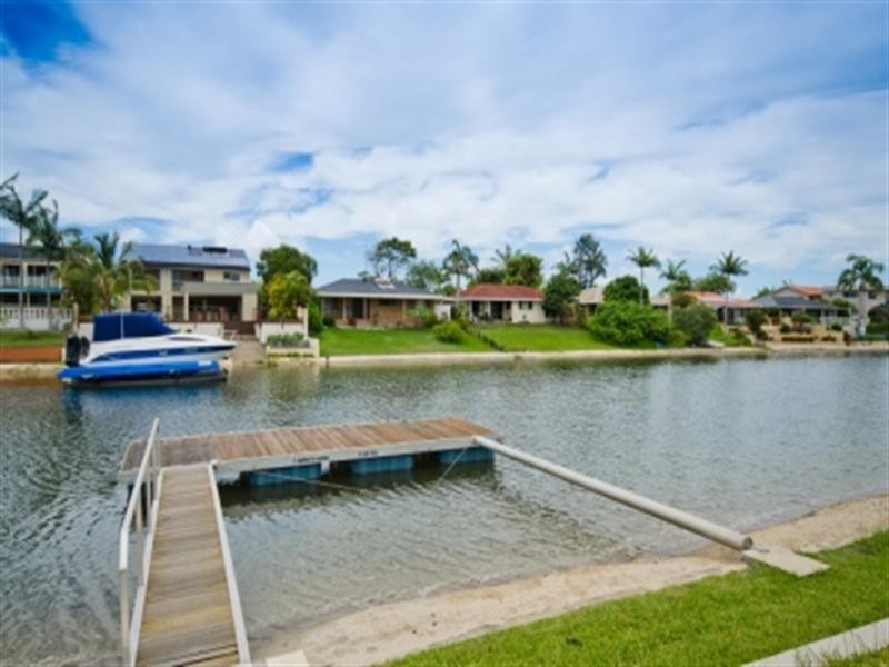 14 Bombala Street, Broadbeach Waters QLD 4218