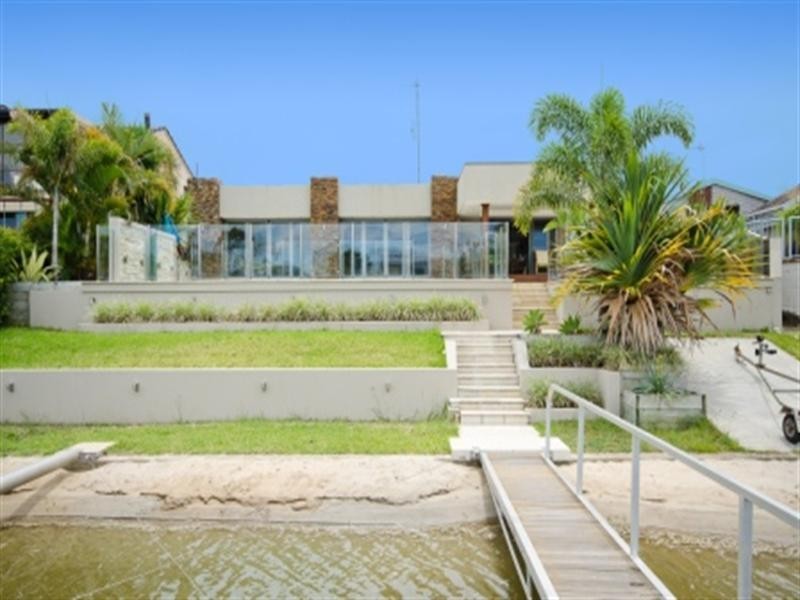 14 Bombala Street, Broadbeach Waters QLD 4218