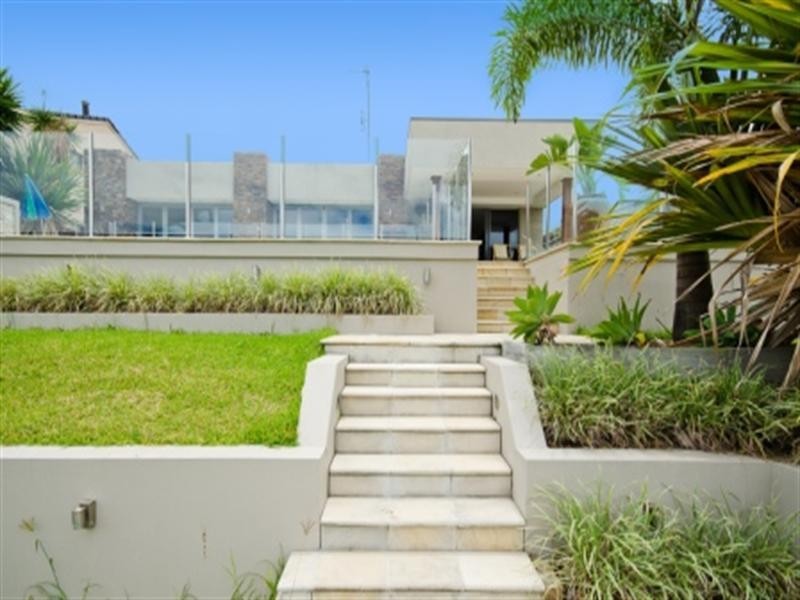 14 Bombala Street, Broadbeach Waters QLD 4218