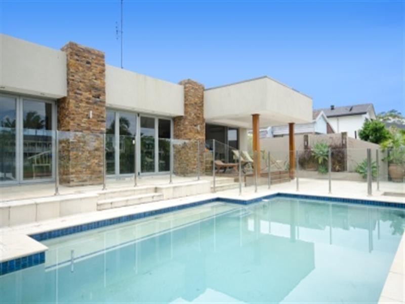 14 Bombala Street, Broadbeach Waters QLD 4218