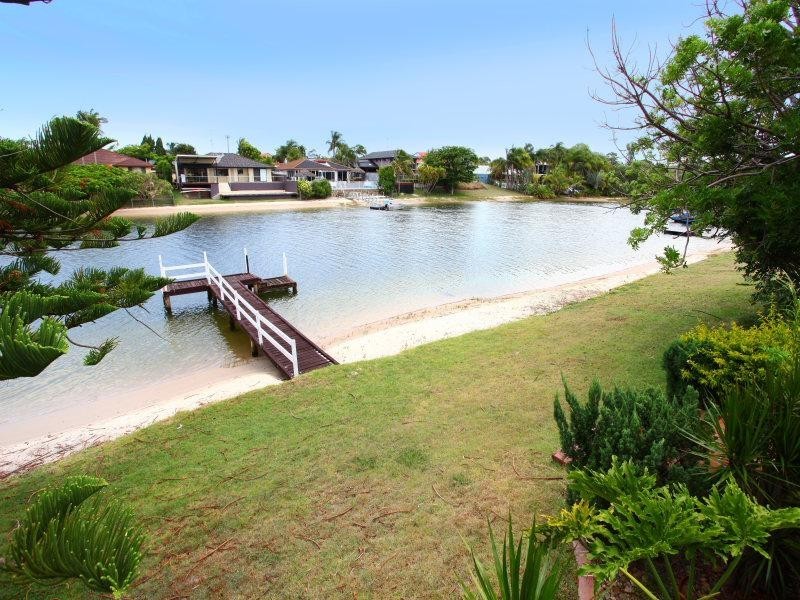 13 Gretel Drive, Mermaid Waters QLD 4218