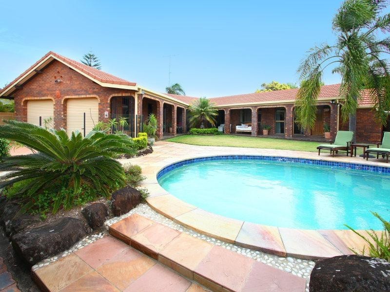 13 Gretel Drive, Mermaid Waters QLD 4218