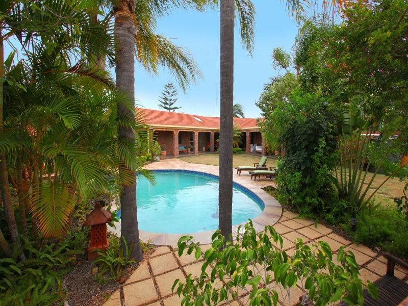 13 Gretel Drive, Mermaid Waters QLD 4218
