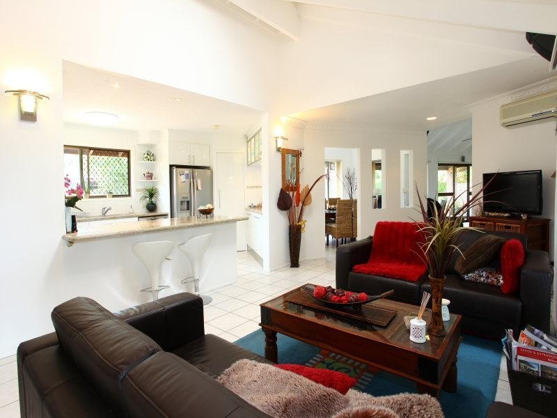 13 Gretel Drive, Mermaid Waters QLD 4218