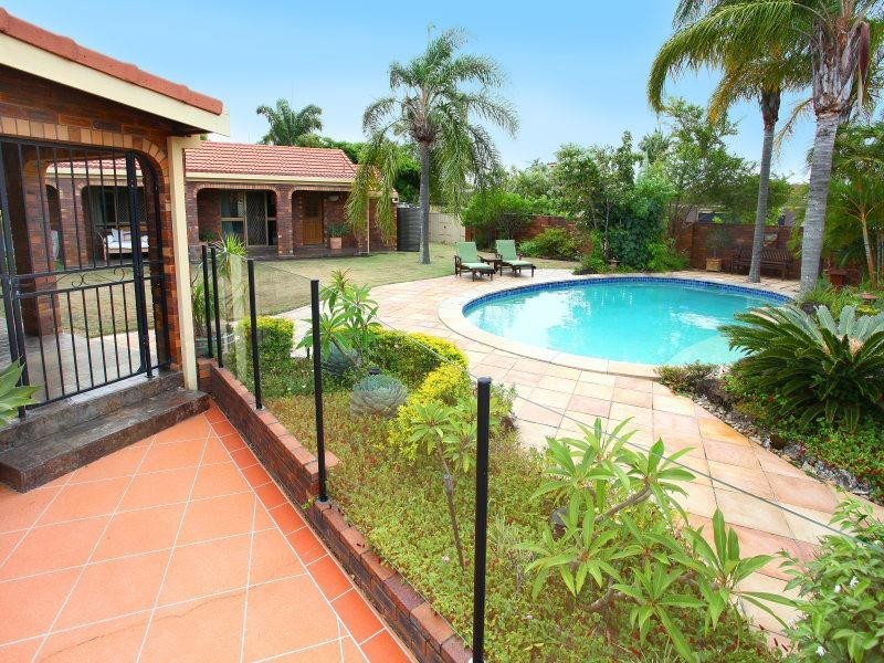 13 Gretel Drive, Mermaid Waters QLD 4218