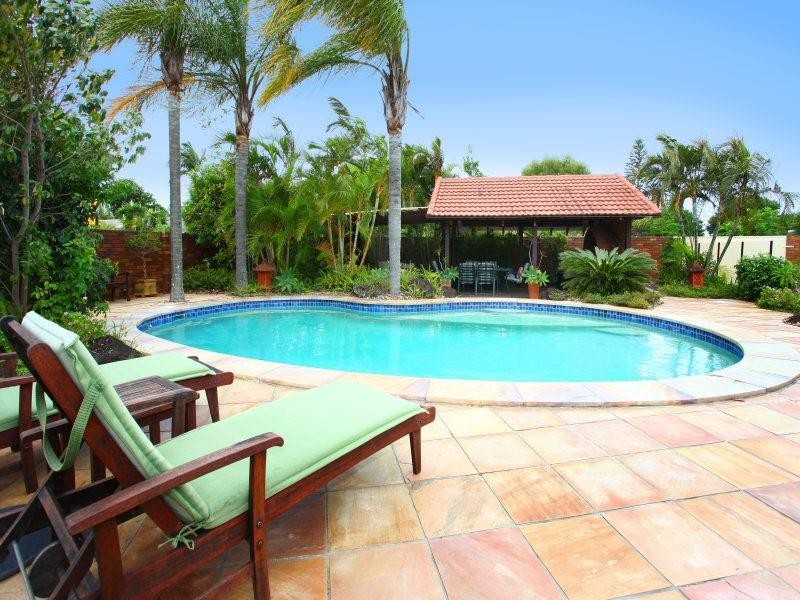 13 Gretel Drive, Mermaid Waters QLD 4218