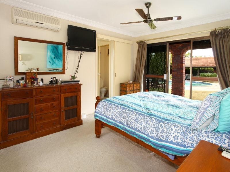 13 Gretel Drive, Mermaid Waters QLD 4218