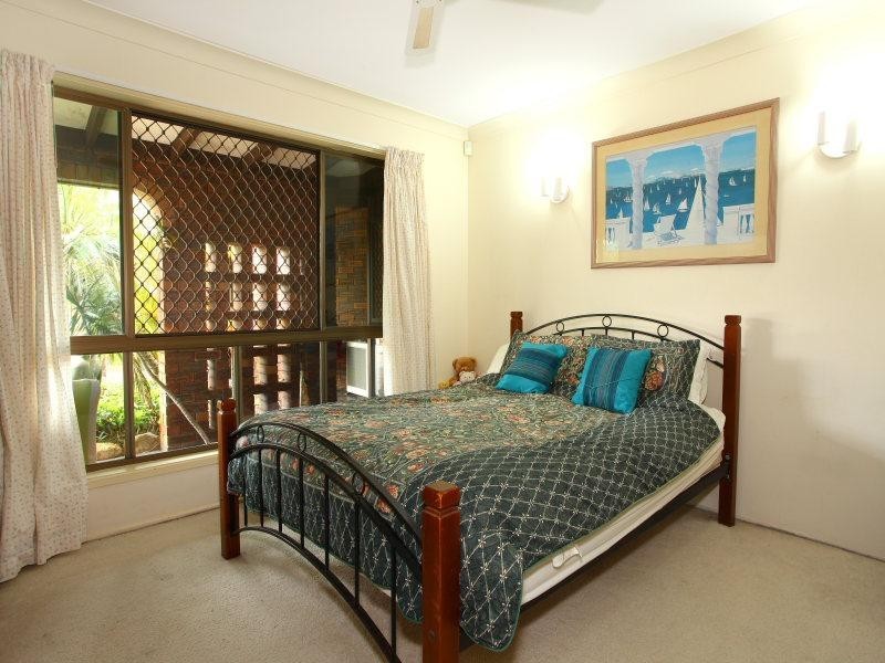 13 Gretel Drive, Mermaid Waters QLD 4218