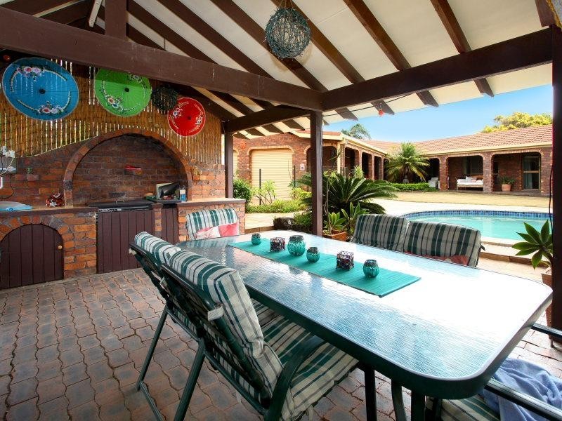 13 Gretel Drive, Mermaid Waters QLD 4218