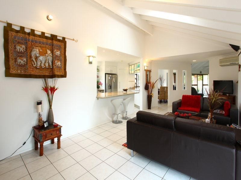 13 Gretel Drive, Mermaid Waters QLD 4218