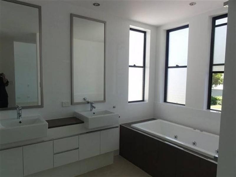 65 Sickle Avenue, Hope Island QLD 4212