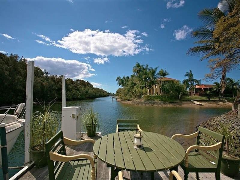 15 Ensenada Court, Broadbeach Waters QLD 4218