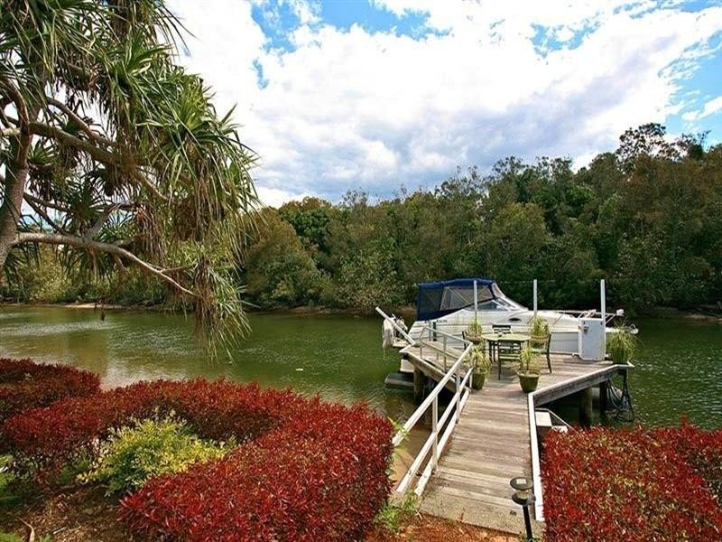 15 Ensenada Court, Broadbeach Waters QLD 4218