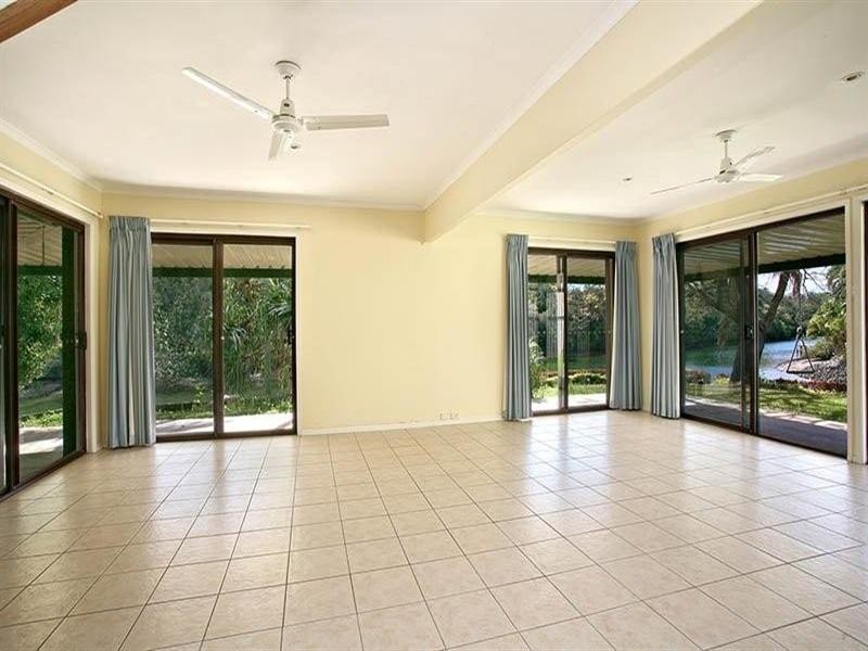 15 Ensenada Court, Broadbeach Waters QLD 4218