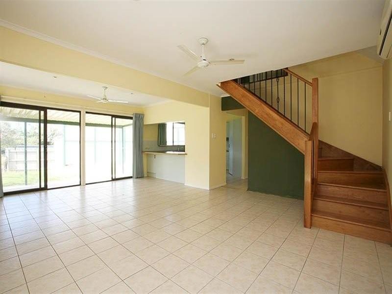 15 Ensenada Court, Broadbeach Waters QLD 4218