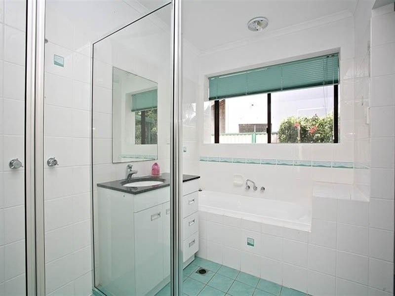 15 Ensenada Court, Broadbeach Waters QLD 4218