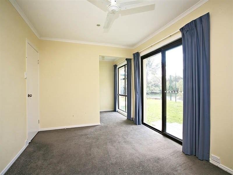 15 Ensenada Court, Broadbeach Waters QLD 4218