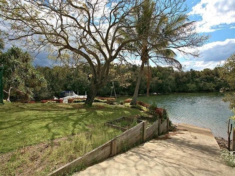 15 Ensenada Court, Broadbeach Waters QLD 4218