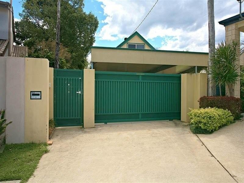 15 Ensenada Court, Broadbeach Waters QLD 4218