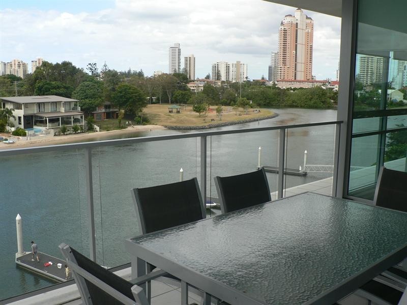 2308 Freshwater Point, Broadbeach QLD 4218