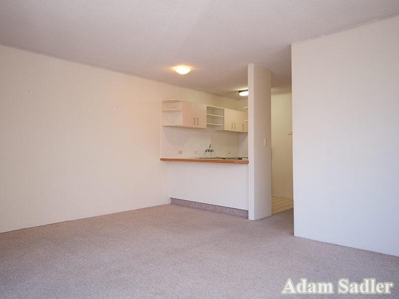 12 Linden Court, 21 Armrick Avenue, Broadbeach QLD 4218