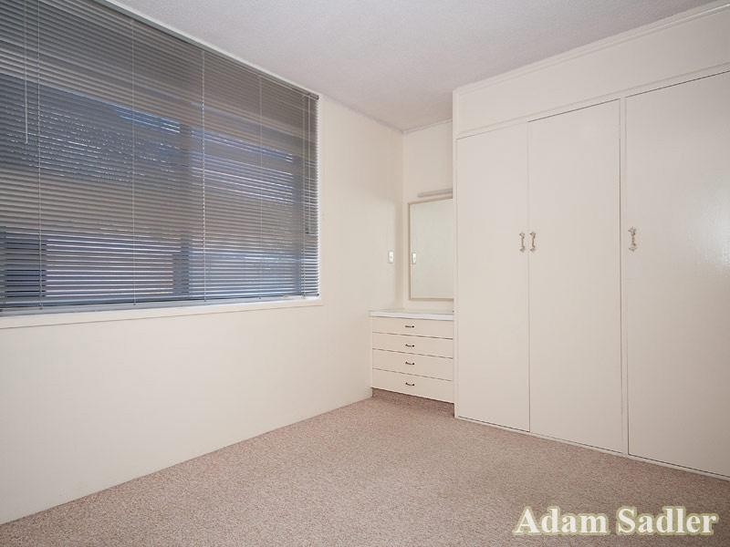 12 Linden Court, 21 Armrick Avenue, Broadbeach QLD 4218