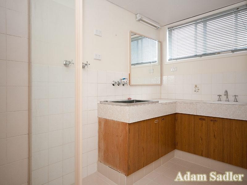 12 Linden Court, 21 Armrick Avenue, Broadbeach QLD 4218